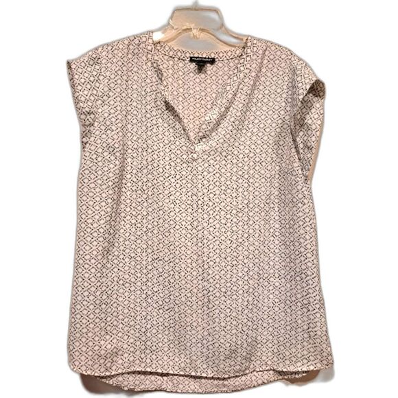 Hilary Radley v neck cap sleeve blouse white with black geometric design size L - Picture 1 of 6
